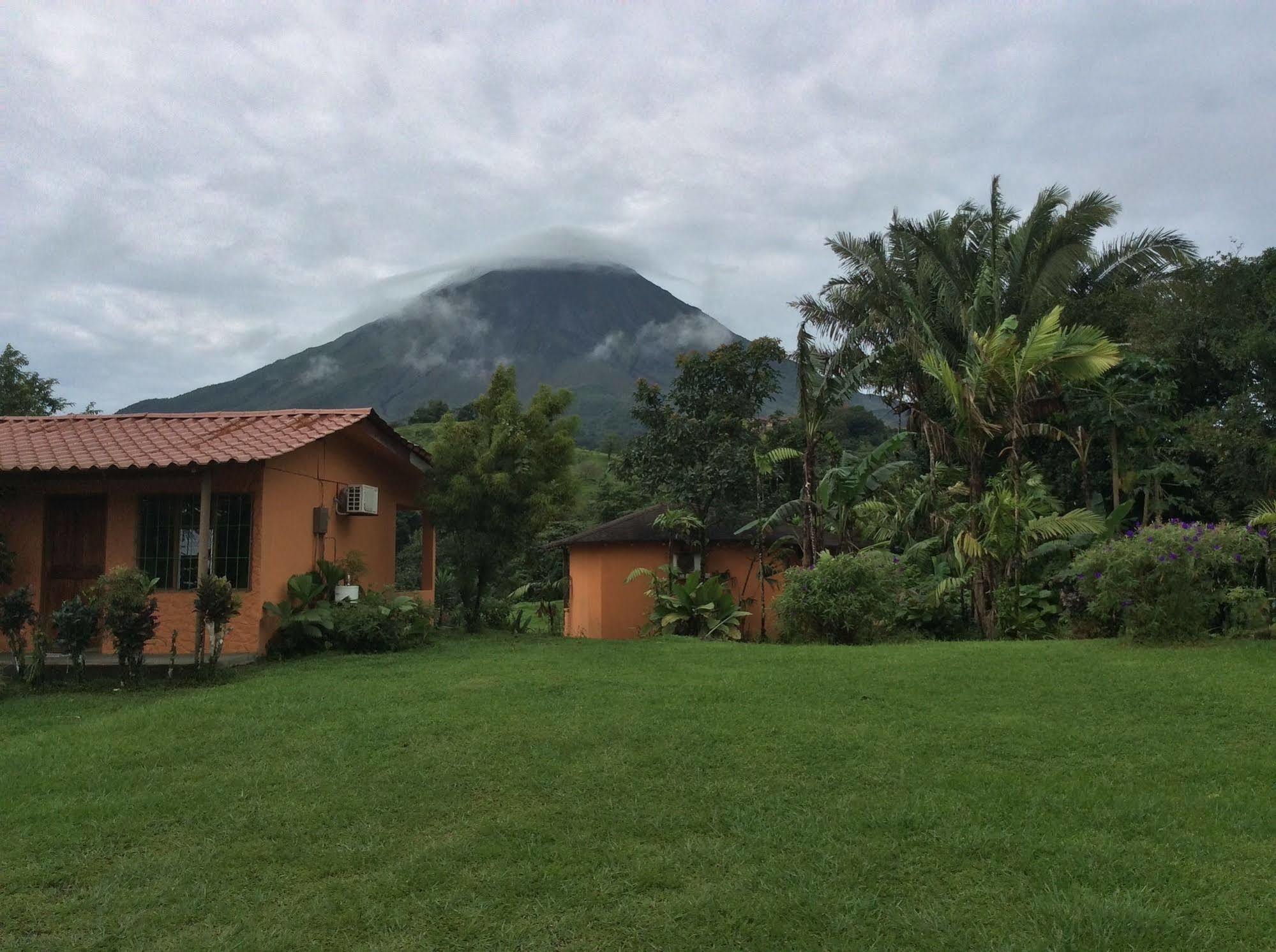 Cabinas Los Guayabos Otel La Fortuna Dış mekan fotoğraf