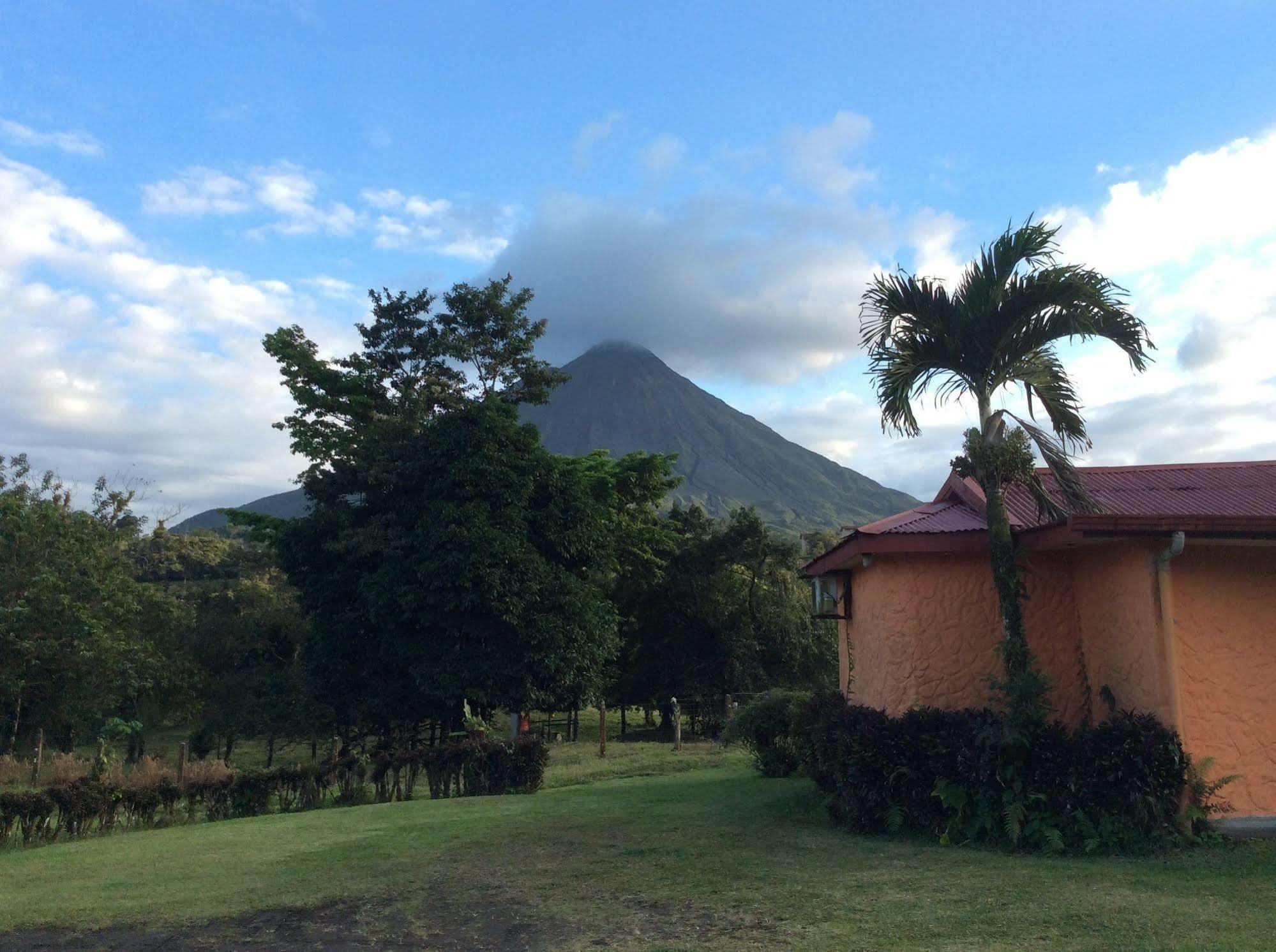 Cabinas Los Guayabos Otel La Fortuna Dış mekan fotoğraf